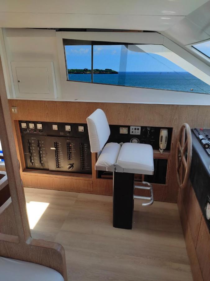 Hotel BOAT&BREAKFAST LUCRETIA, LUXURY yacht Àrbatax Exterior foto