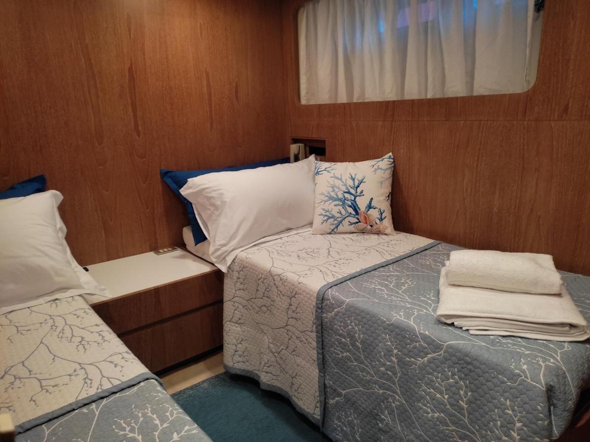 Hotel BOAT&BREAKFAST LUCRETIA, LUXURY yacht Àrbatax Exterior foto