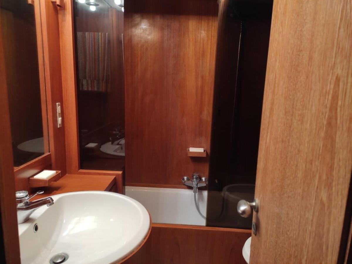 Hotel BOAT&BREAKFAST LUCRETIA, LUXURY yacht Àrbatax Exterior foto