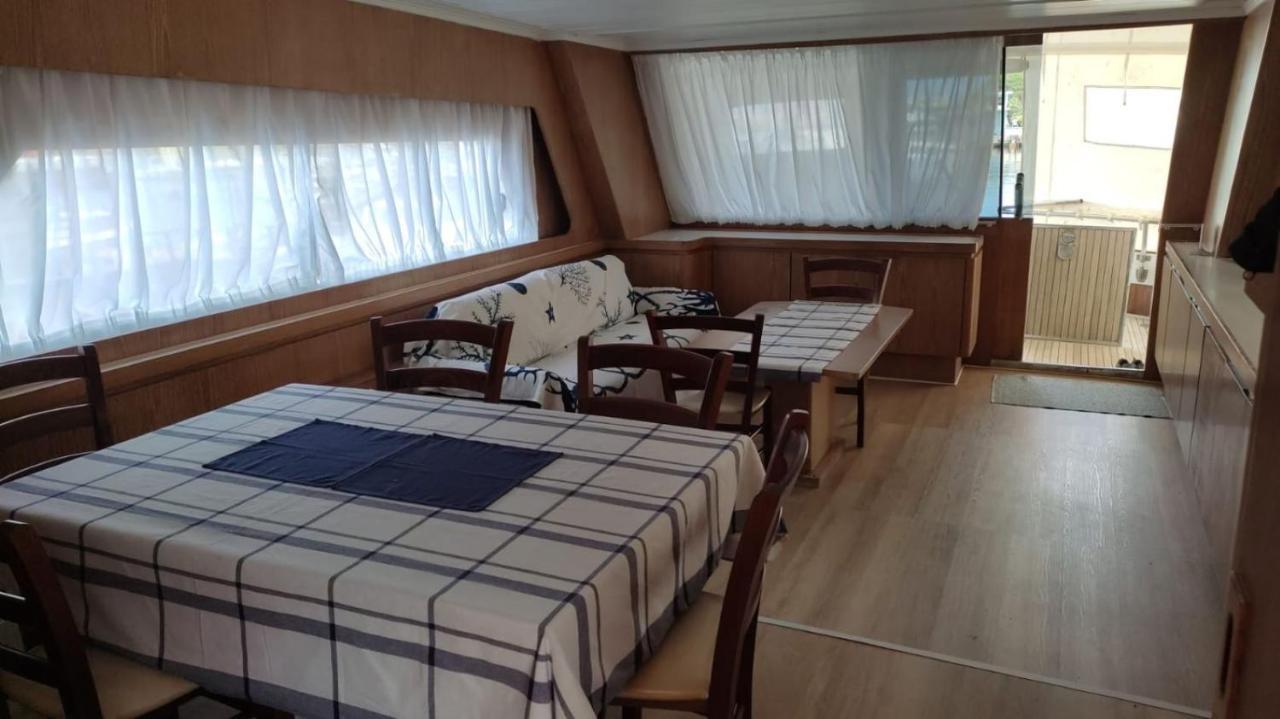 Hotel BOAT&BREAKFAST LUCRETIA, LUXURY yacht Àrbatax Exterior foto