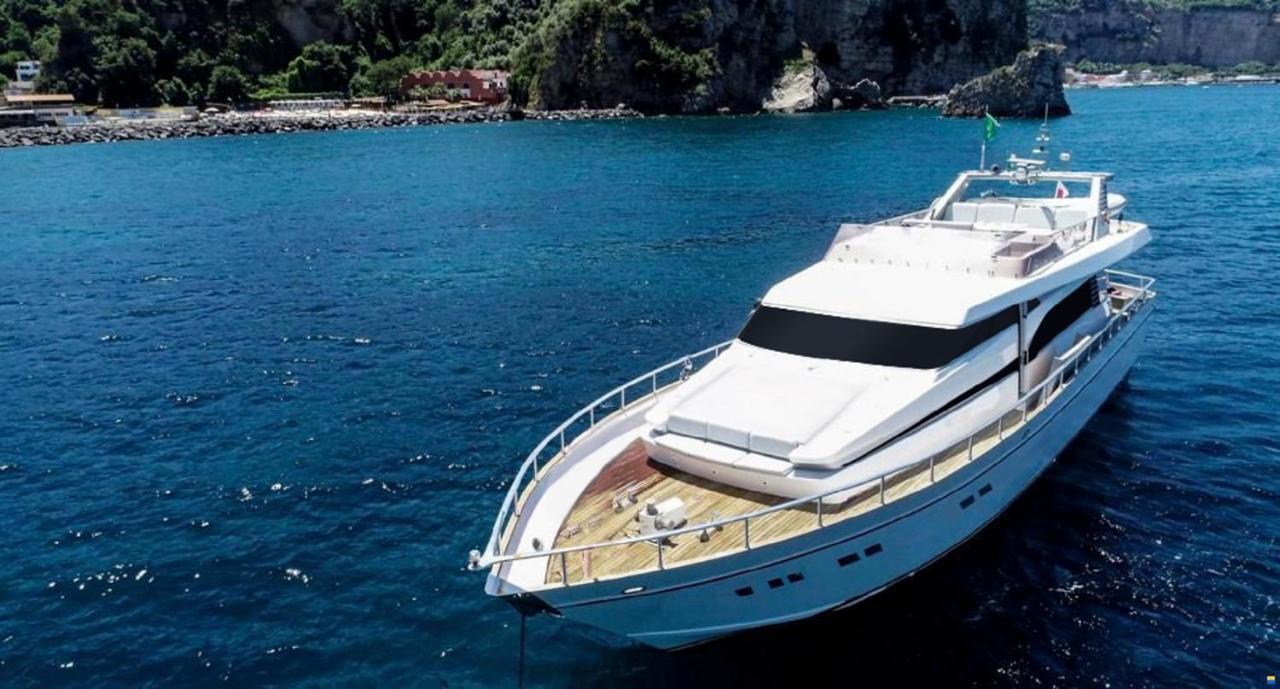 Hotel BOAT&BREAKFAST LUCRETIA, LUXURY yacht Àrbatax Exterior foto