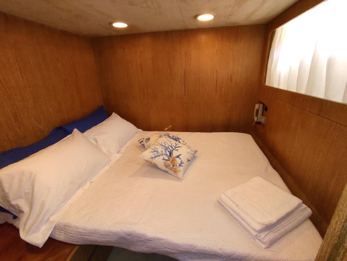 Hotel BOAT&BREAKFAST LUCRETIA, LUXURY yacht Àrbatax Exterior foto