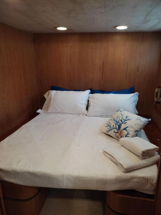 Hotel BOAT&BREAKFAST LUCRETIA, LUXURY yacht Àrbatax Exterior foto